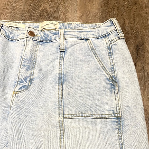 Universal Threads High Rise Slim Straight Denim         Size 10 (30R) - Picture 3 of 11
